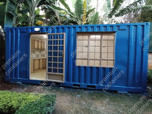 A Basic studio container house
